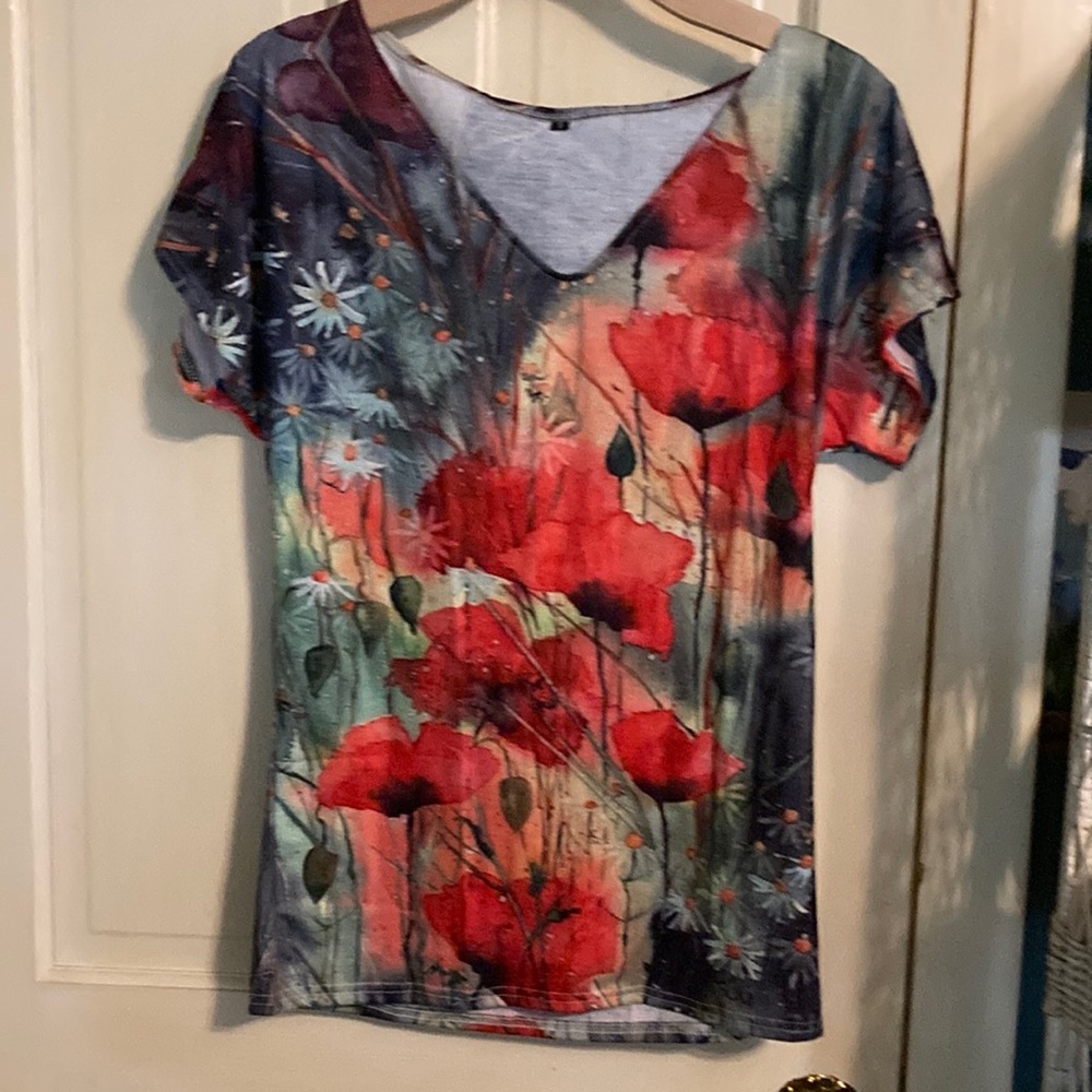 Poppy v neck t shirt